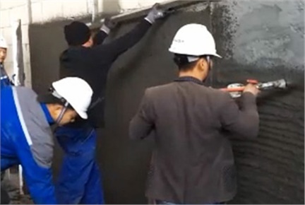 6人組機(jī)械化抹灰（自動輸送、自動攪拌和噴涂、刮平及收面）