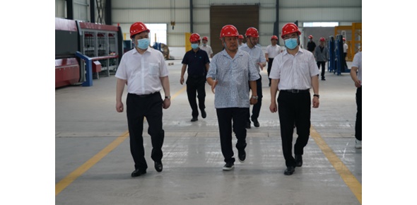 2022-6-29市委書記劉革安陪同省金融監(jiān)管局、國家開發(fā)銀行等領(lǐng)導(dǎo)視察萬眾集團(tuán)